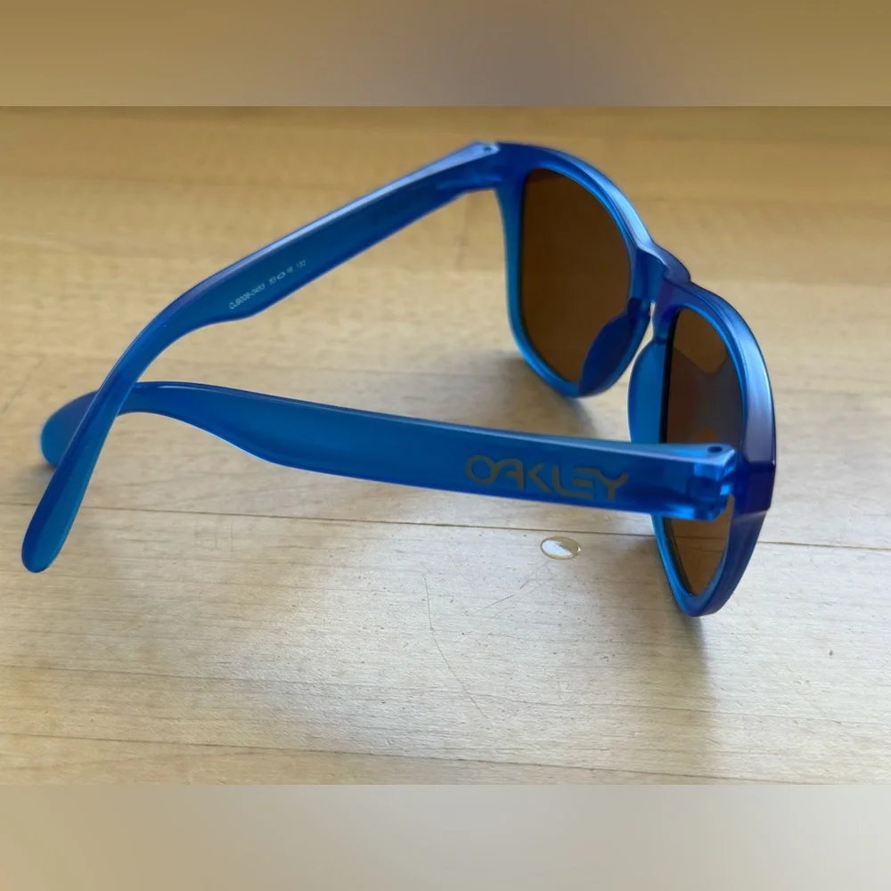 Oakley Junior sunglasses 🕶️ - Picture 6 of 9